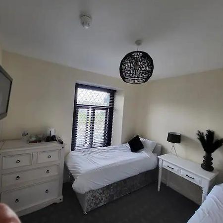 The Dublin Packet - Twin Room 1 Холихед Экстерьер фото