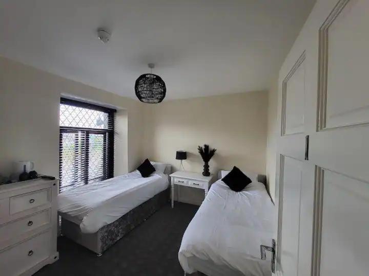 The Dublin Packet - Twin Room 1 Холихед Экстерьер фото