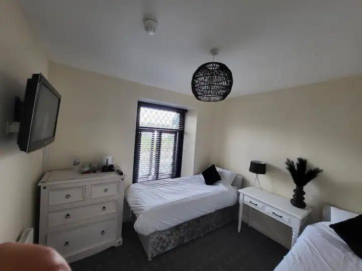 The Dublin Packet - Twin Room 1 Холихед Экстерьер фото